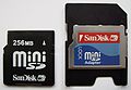 Beschrijving: http://upload.wikimedia.org/wikipedia/commons/thumb/c/c9/MiniSD_memory_card_including_adapter.jpg/120px-MiniSD_memory_card_including_adapter.jpg